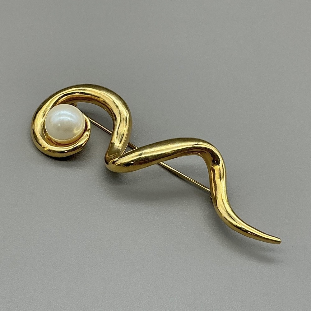 Vintage Avon Gold Tone‎ Modernist Swirl Brooch Pin Faux Pearl Statement Jewelry